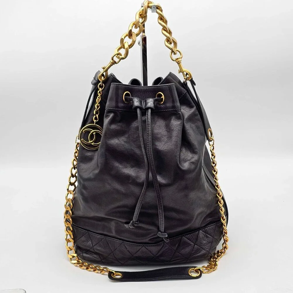 CHANEL Leather Shoulder Bag 783-042525